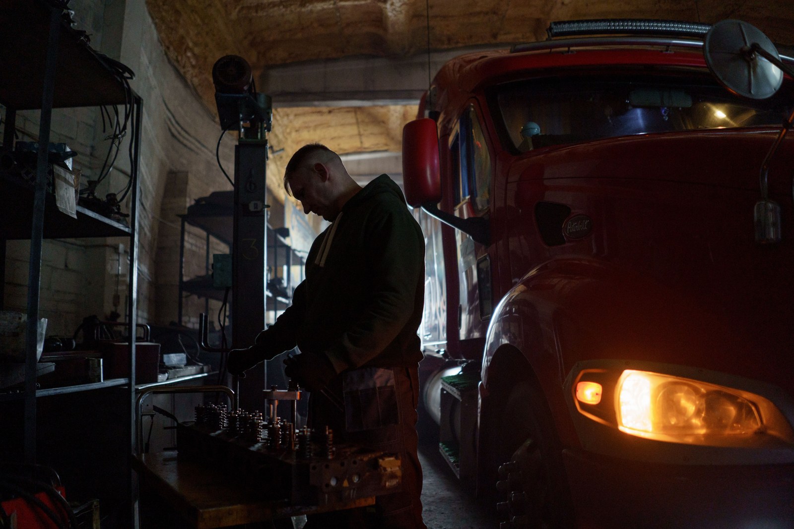 Maintenance de poids lourd en atelier